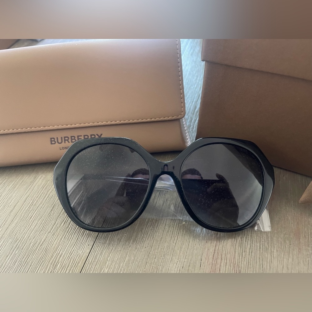 Brand New Burberry Women Sunglasses